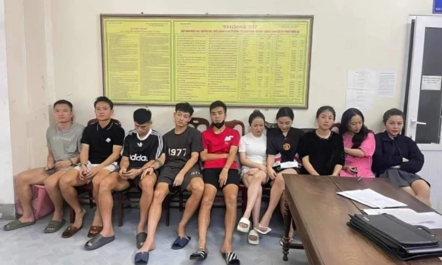 Khởi tố, bắt tạm giam 5 cầu thủ Hà Tĩnh sử dụng ma túy cùng 5 cô gái