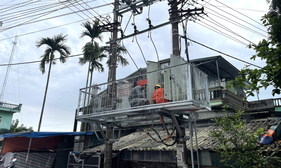 Khắc phục tình trạng điện yếu ở xã Quảng Thịnh  