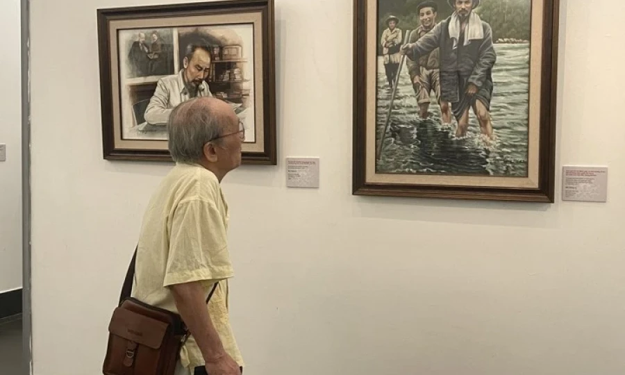 Họa sỹ Việt kiều tái hiện cuộc đời, sự nghiệp cách mạng của Bác Hồ qua 55 bức vẽ