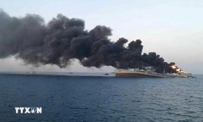 Tàu chở dầu Panama bị trúng tên lửa và bốc cháy ngoài khơi Yemen
