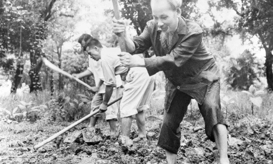 Cuộc đời Chủ tịch Hồ Chí Minh: 'Một đời thanh bạch, chẳng vàng son'