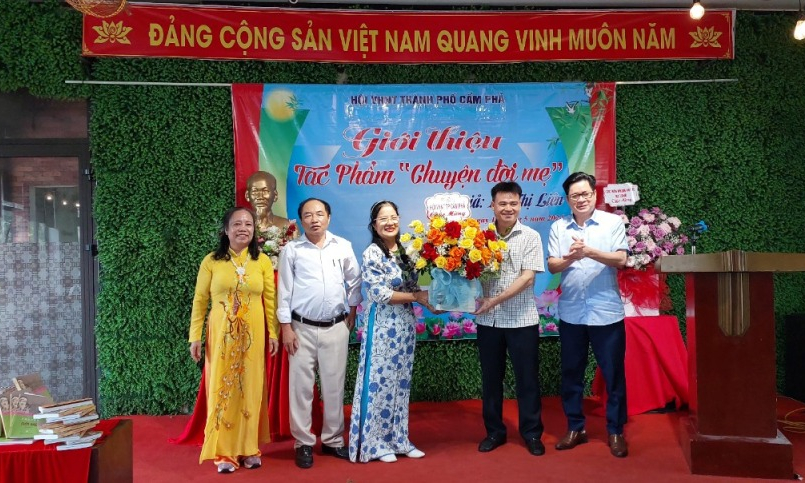 Hội VHNT Cẩm Phả giới thiệu tác phẩm mới của hội viên