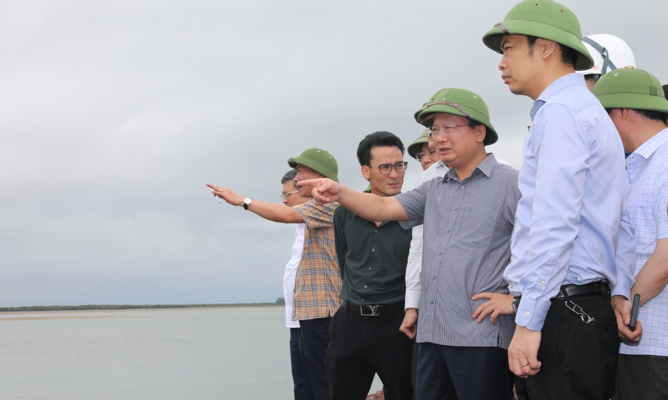 Chủ tịch UBND tỉnh kiểm tra tiến độ Bến cảng tổng hợp Vạn Ninh