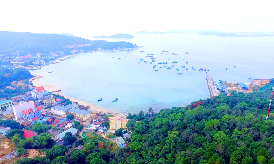 Đầu tư xây dựng cảng Thanh Lân (Cô Tô) tạo điều kiện thuận lợi cho việc đi lại của nhân dân các đảo