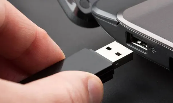 Ra mắt ổ USB flash chỉ lưu trữ được 8KB dữ liệu nhưng giá gần triệu đồng vì sở hữu nhiều tính năng 'độc lạ'