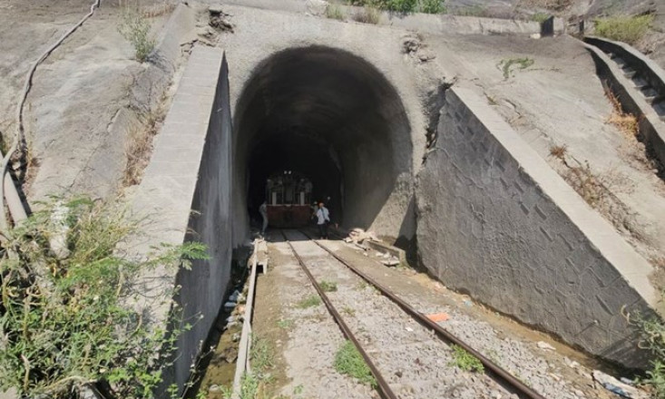 Cấm các phương tiện qua đèo Thị để khắc phục sạt lở hầm đường sắt ở Phú Yên