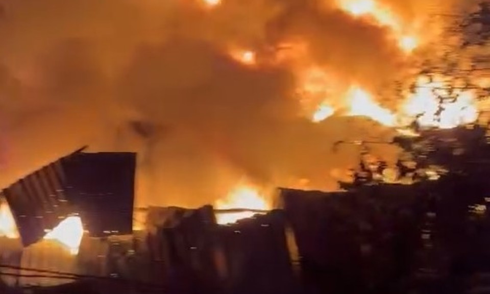 Cháy lớn ở công ty sản xuất kinh doanh băng keo tại Bình Dương