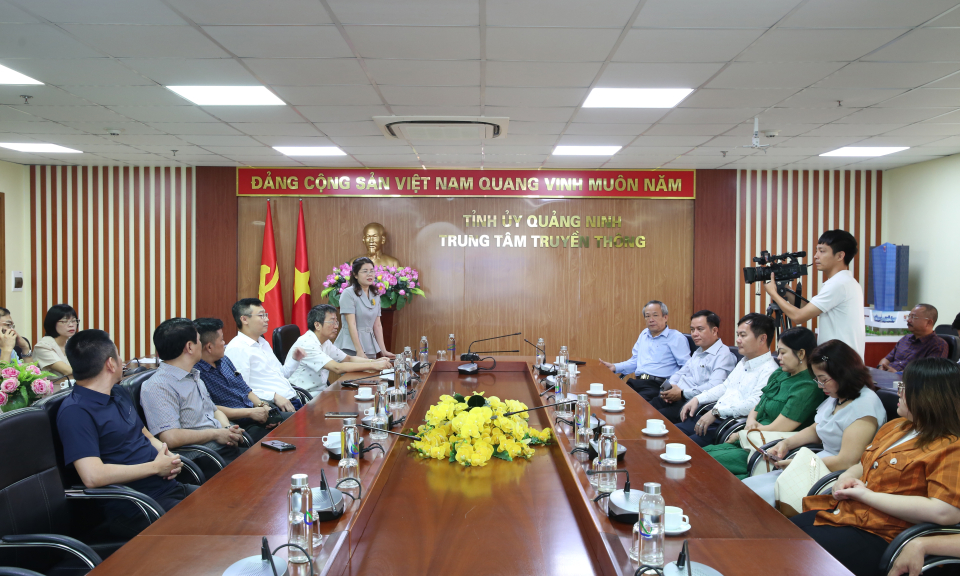Đoàn đại biểu các Đài Phát thanh - Truyền hình làm việc, tham quan Trung tâm Truyền thông tỉnh Quảng Ninh