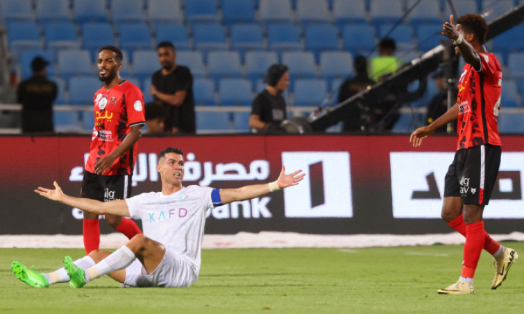 Ronaldo mờ nhạt, Al Nassr thoát thua phút 97