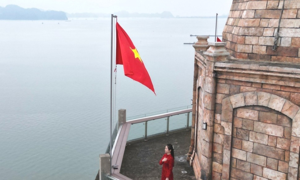 广宁：灯塔吸引众多游客观光游览