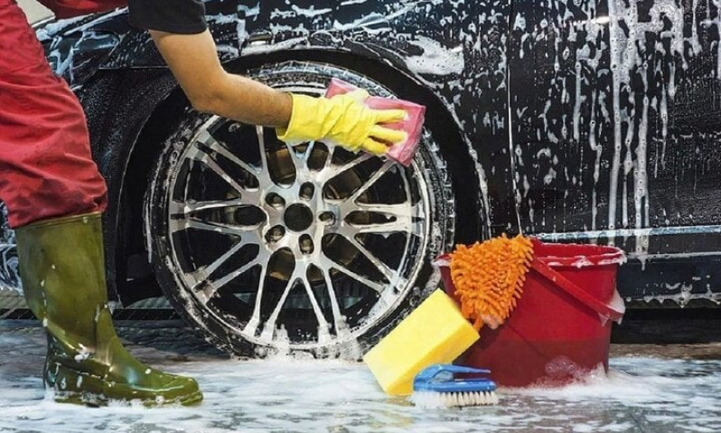 Có nên dùng bột giặt, nước rửa chén để rửa ô tô?