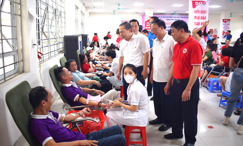 Chiến dịch Những giọt máu hồng hè năm 2024 và tôn vinh người hiến máu tình nguyện tiêu biểu