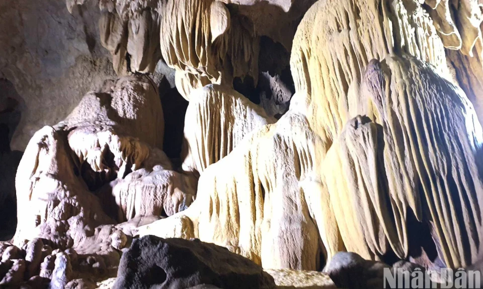 Phát hiện hang động Vân Tiên đẹp mê hồn ở miền núi Quảng Trị