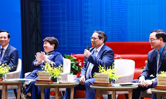 PM stresses productivity in national development in meeting with labour confederation