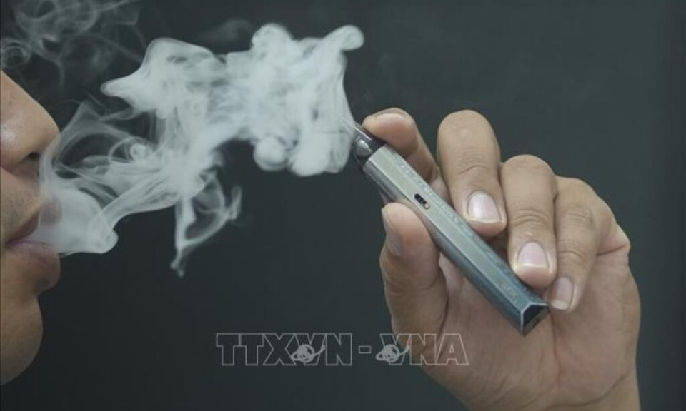 Gia tăng tình trạng thanh thiếu niên hút thuốc lá điện tử 
