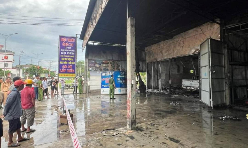 Xưởng nội thất ô tô cháy rụi ở Quảng Bình, thiệt hại hàng tỷ đồng