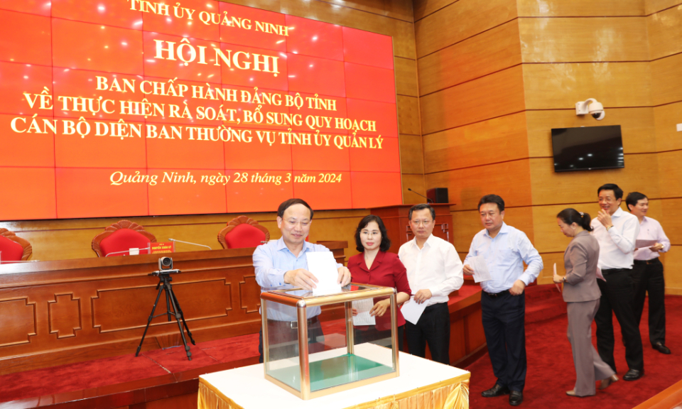 Quan tâm quy hoạch, tạo nguồn cán bộ