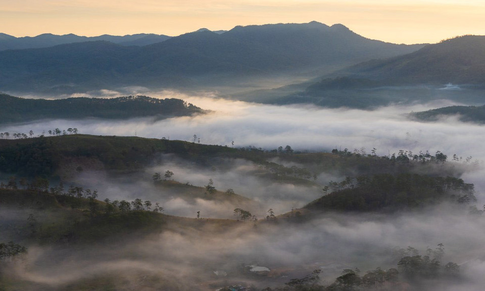Việt Nam từ trên cao: K’Long K’Lanh trong màn sương