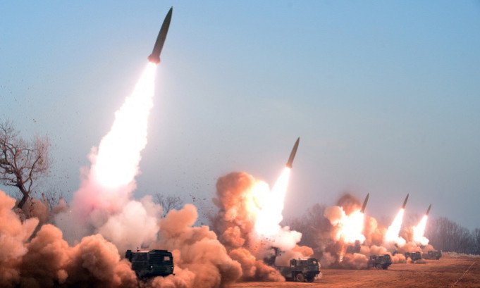 Triều Tiên phóng cùng lúc 10 tên lửa đạn đạo ra biển