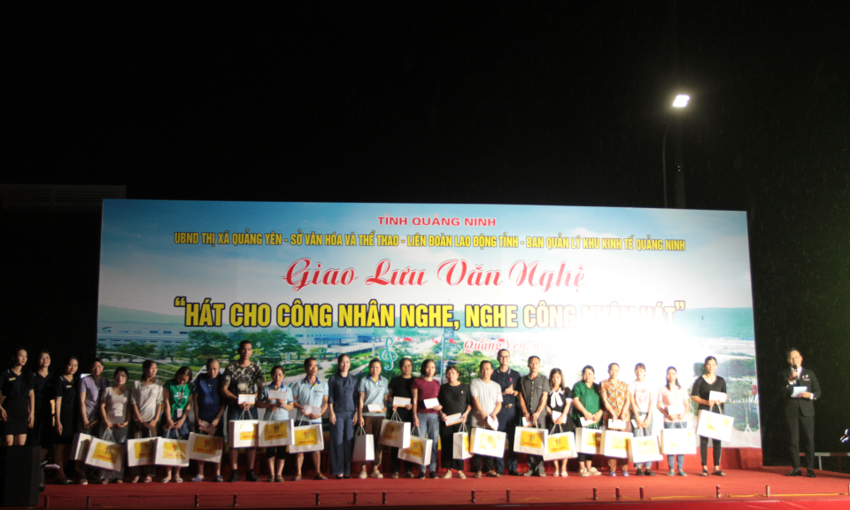 Giao lưu văn nghệ tại khu công nghiệp Đông Mai