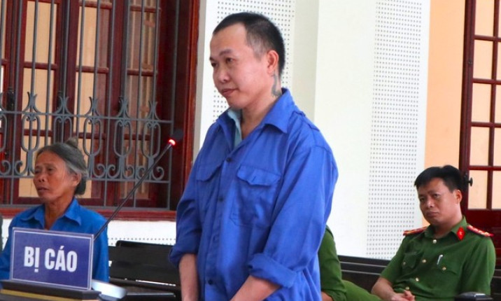 Nổ súng bắn hàng xóm tử vong vì nghe con nói bị đánh