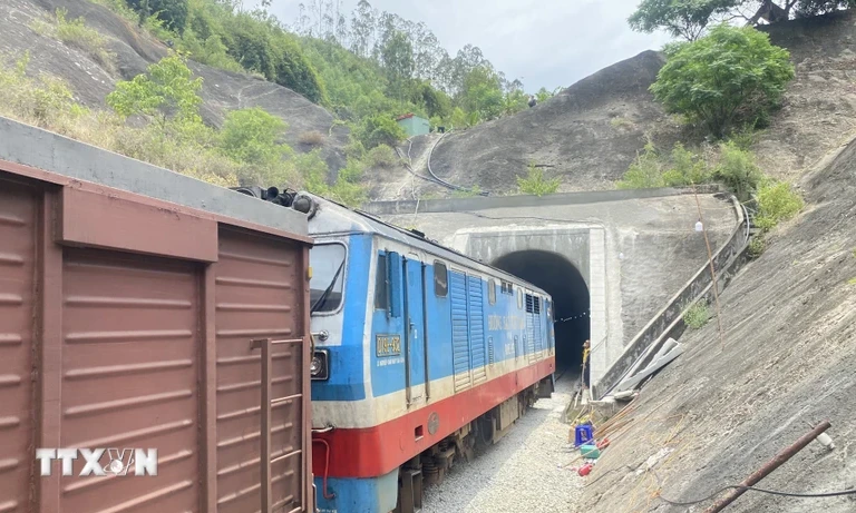 Phú Yên: Thông hầm đường sắt Chí Thạnh sau 10 ngày xảy ra sạt lở