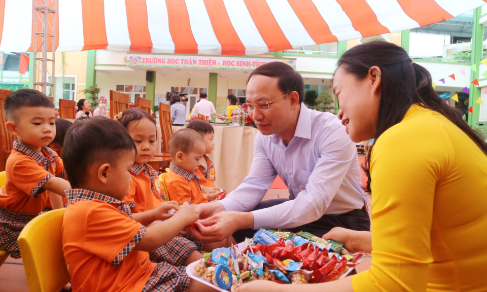 Quang Ninh leaders visit children on the occasion of International Children's Day