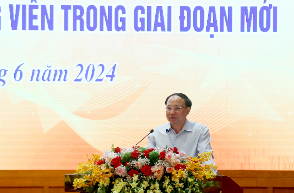 Đồng chí Nguyễn Xuân Ký, Ủy viên Trung ương Đảng, Bí thư Tỉnh ủy, Chủ tịch HĐND tỉnh đã thông báo kết quả Hội nghị lần thứ 9 BCH Trung ương Đảng khóa XIII.