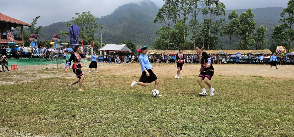 Những trận đá bóng của các cô gái Sán Chỉ, Dao đã trở thành thương hiệu của du lịch Bình Liêu.