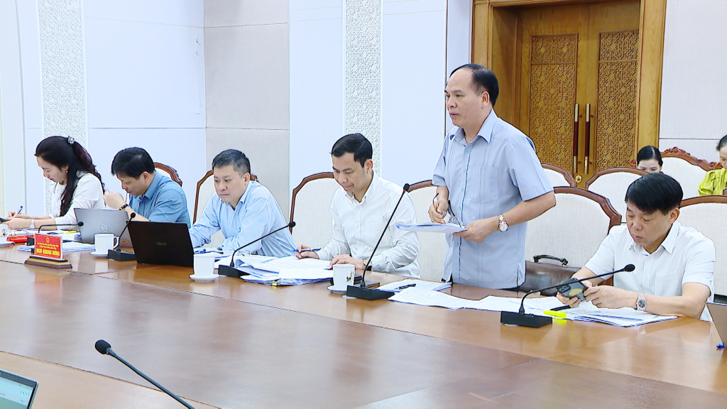 Giám đốc Sở Tài chính báo cáo về tình hình thu - chi ngân sách của Tỉnh dự kiến trong 6 tháng đầu năm 2024