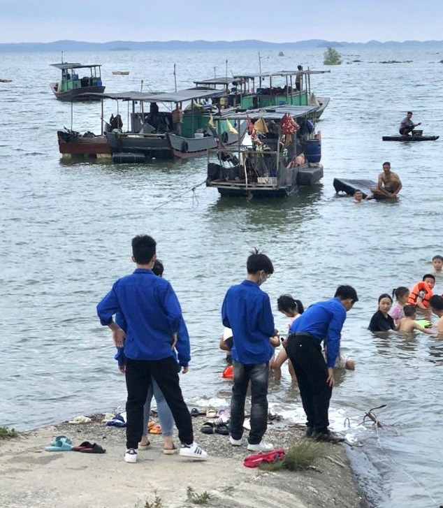 Đội thanh niên xung kích phòng chống đuối nước xã Hải Đông (thành lập từ năm 2022), thường xuyên tuyên truyền, nhắc nhở về phòng chống đuối nước cho các em nhỏ khi đi tắm biển, sông, suối, ao, hồ...