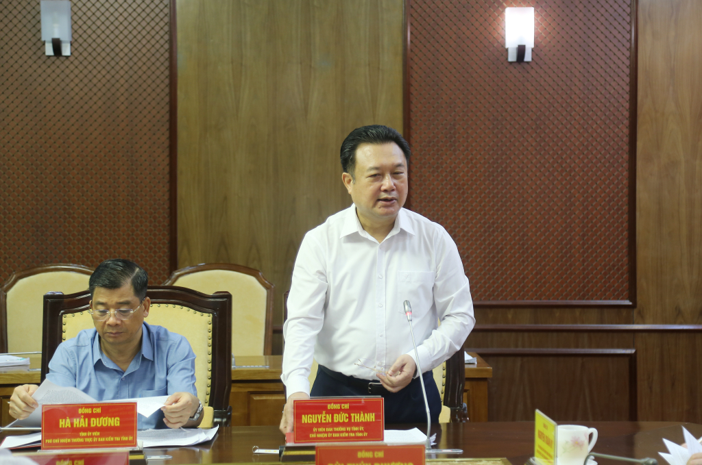 Đồng chí Nguyễn Đức Thành, Chủ nhiệm Ủy ban Kiểm tra Tỉnh ủy, báo cáo tại cuộc làm việc.