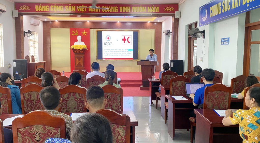 Hội nghị tập huấn phòng tránh rủi ro thiên tai dựa vào cộng đồng tại TX Quảng Yên (tháng 5/2024).
