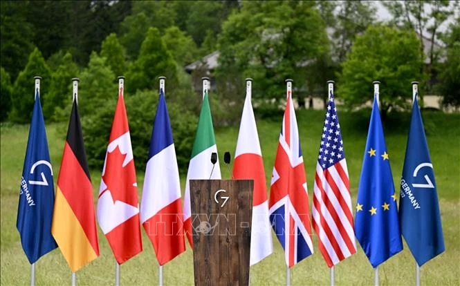 Cờ của các nước G7 và Liên minh châu Âu tại Hội nghị thượng đỉnh G7. (Ảnh: AFP/TTXVN)