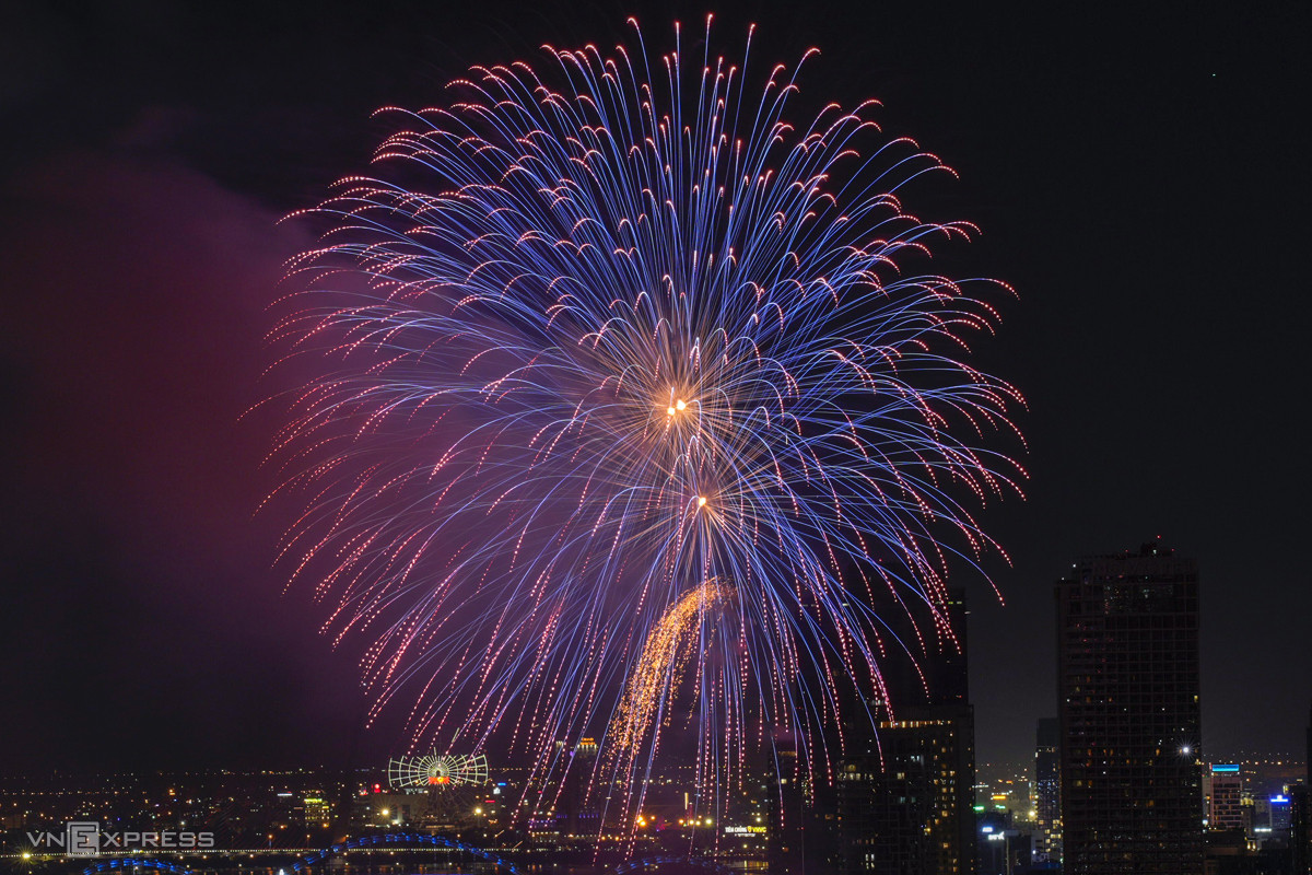 American, Italian fireworks light up Da Nang