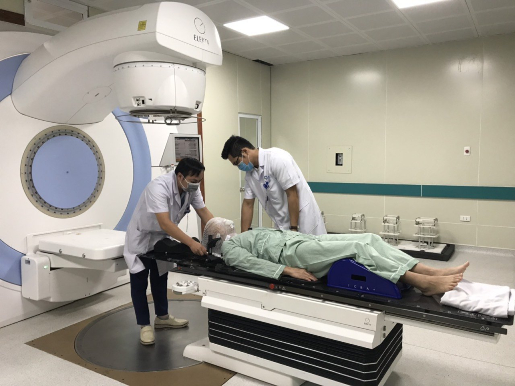 Xạ trị cho bệnh nhân tại Bệnh viện Bãi Cháy