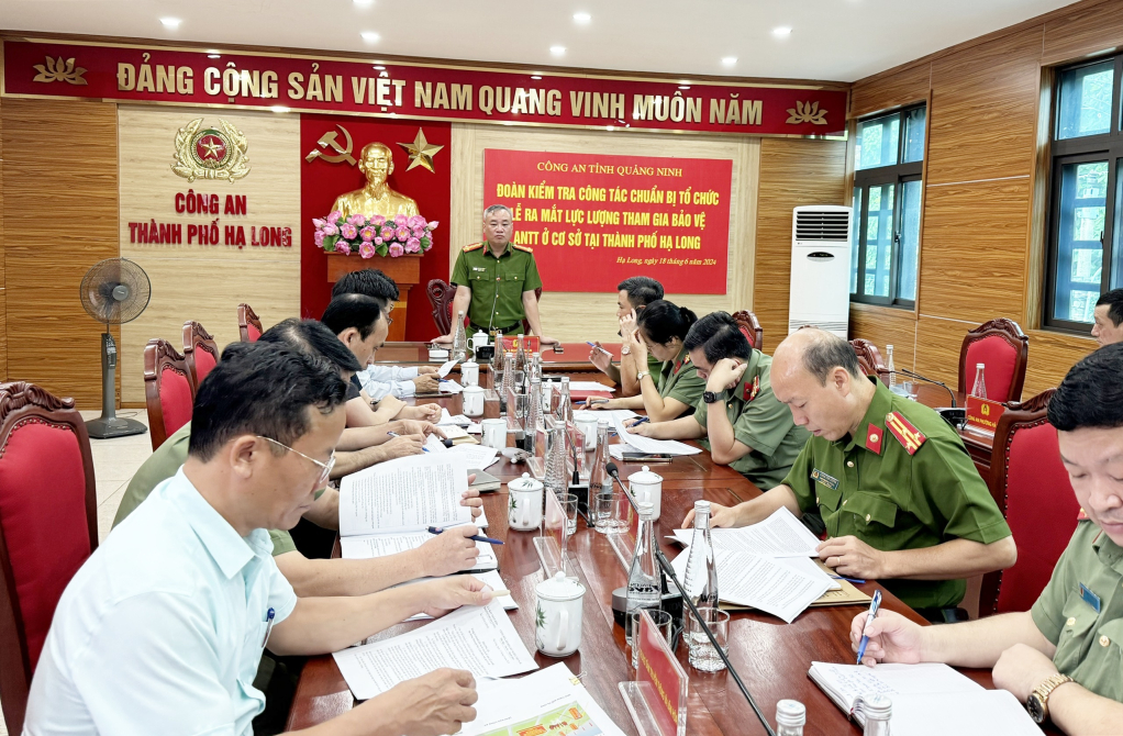 Quang cảnh buổi làm việc.