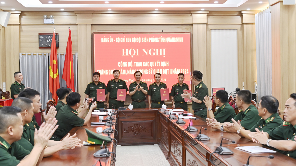Đại tá Lê Xuân Men, Chính ủy BĐBP tỉnh phát biểu chi đạo hội nghị.