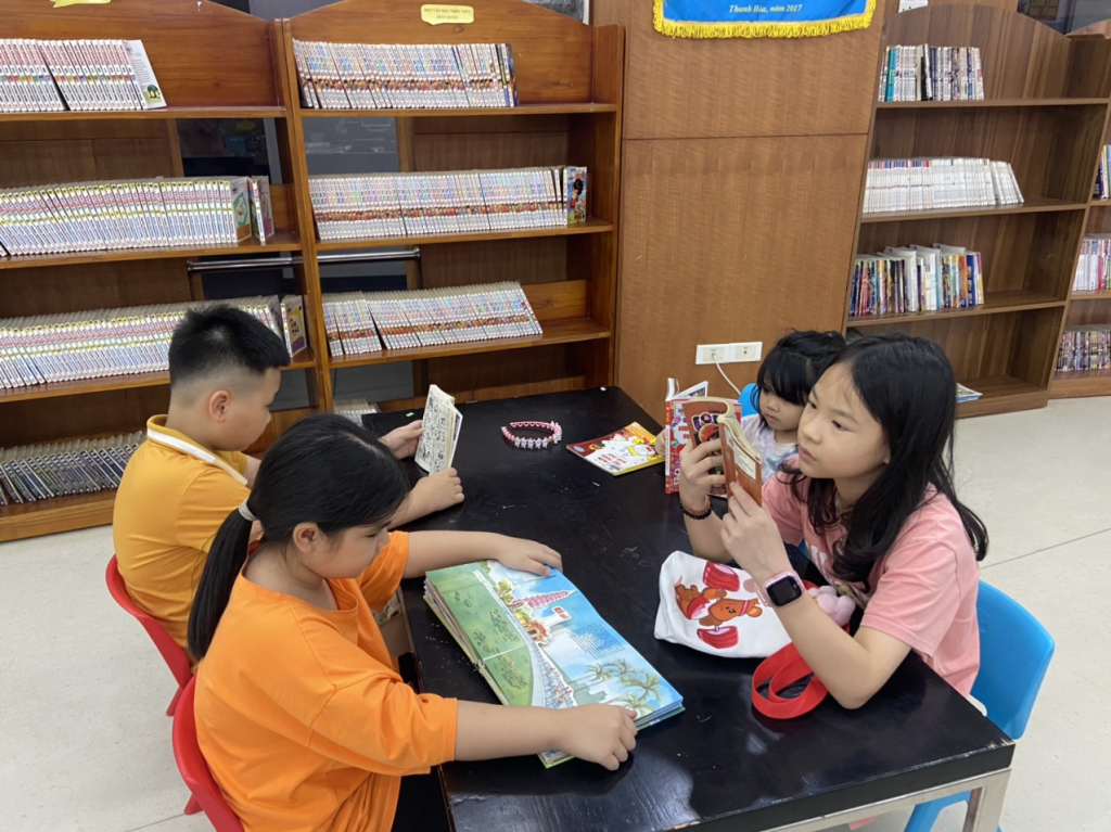 Thư viện tỉnh đón đông trẻ em đến đọc sách trong những ngày hè.