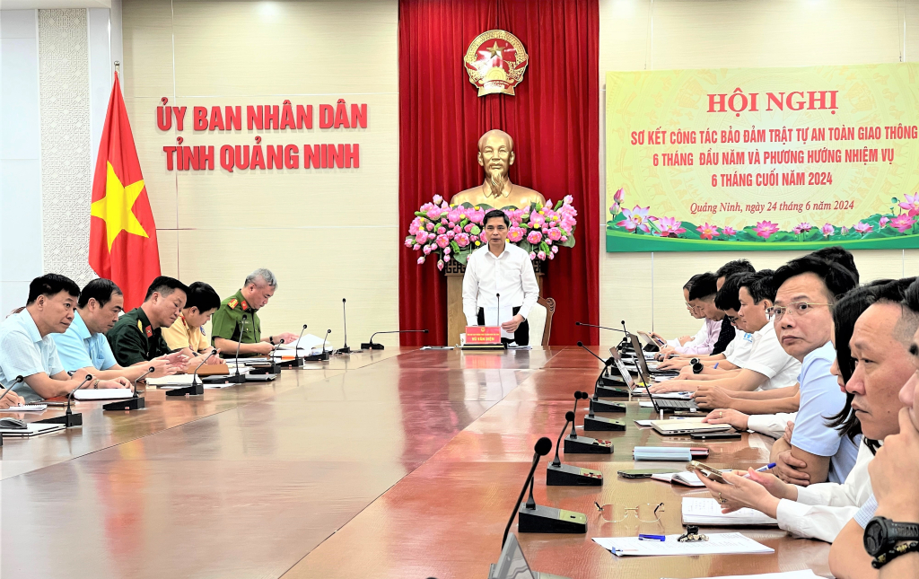 Đồng chí Vũ Văn Diện, Phó chủ tịch Thường trực UBND tỉnh, Phó trưởng Ban phụ trách Ban ATGT tỉnh kết luận hội nghị.