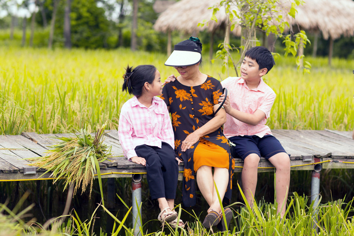 Coffee shop set amid rice paddies captivates Hanoians