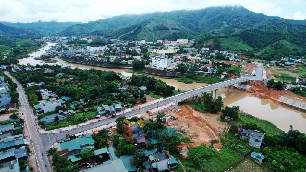 Các công trình hạ tầng kinh tế xã hội đang được hoàn thiện đã góp phần thay đổi diện mạo của huyện miền núi Ba Chẽ