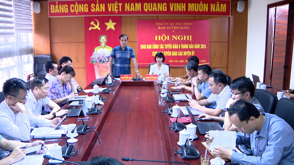 Lãnh đạo huyện Tiên Yên dự và phát biểu tại hội nghị