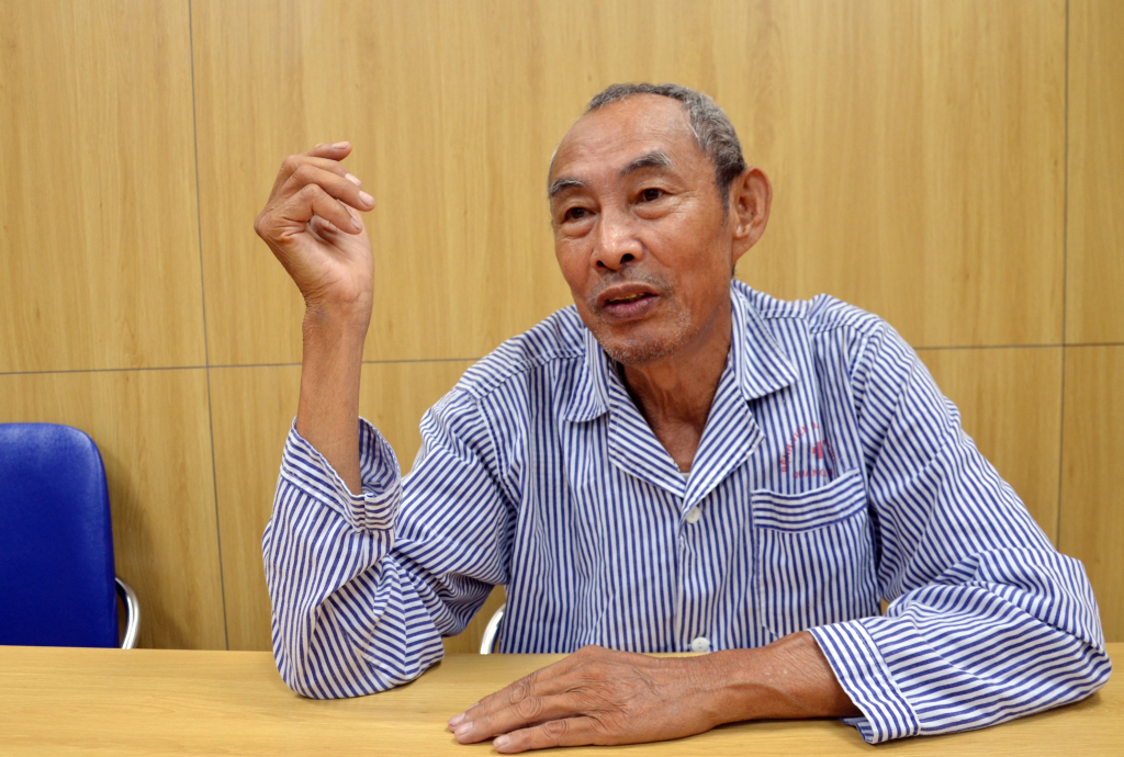 Ông Nguyễn Văn Dương (khu 6B, phường Hà Phong, TP Hạ Long) kể về quá trình chạy thận nhân tạo tại Bệnh viện Đa khoa tỉnh.