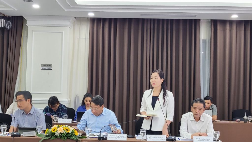 Đồng chí Nguyễn Thị Hạnh, Phó Chủ tịch UBND tỉnh, phát biểu tại buổi hội thảo.