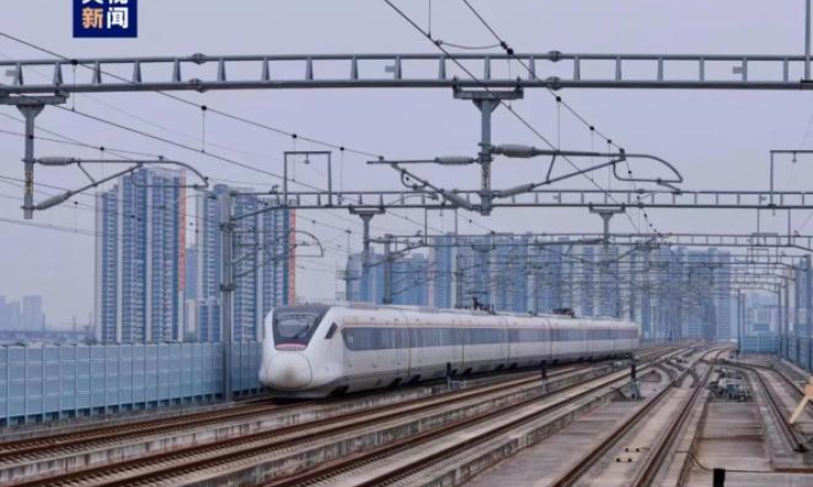 中国最长跨城地铁开通 