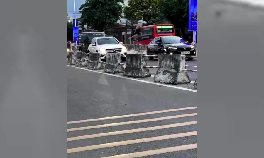 Người nước ngoài chặn ôtô đập phá ở Nha Trang