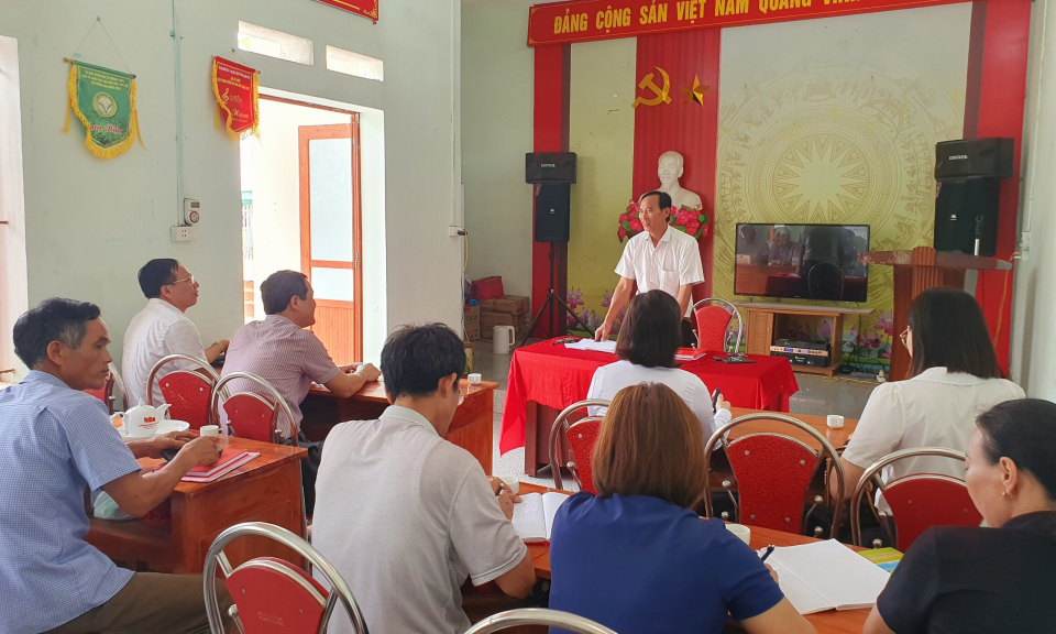 Đồng chí Trưởng Ban Nội chính Tỉnh ủy dự sinh hoạt chi bộ thôn 1, xã Quảng Long, huyện Hải Hà