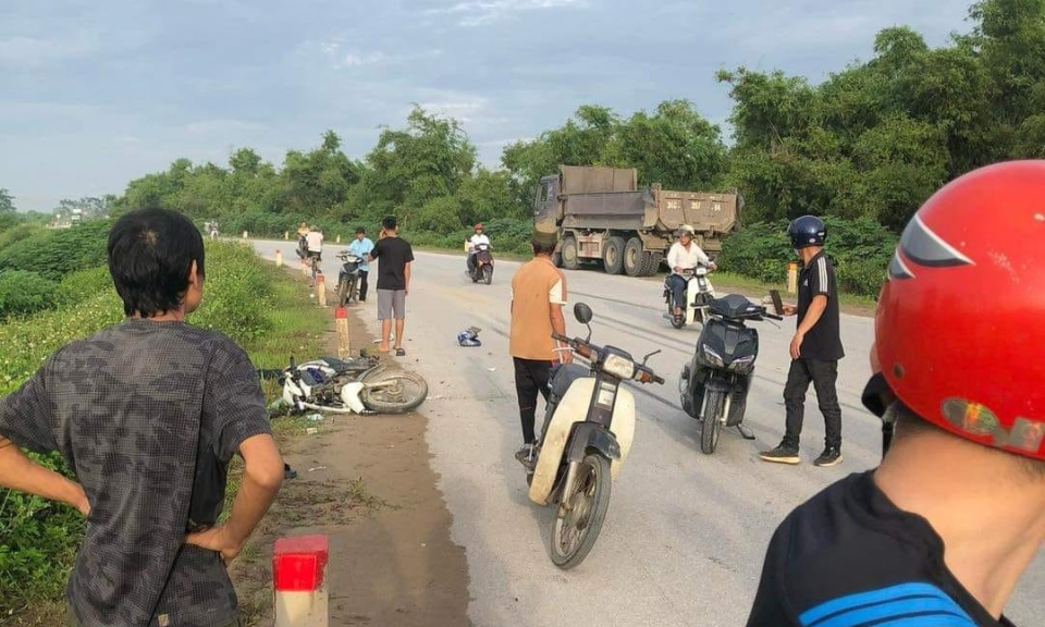 Xe Howo vượt ẩu đâm xe máy, một người tử vong