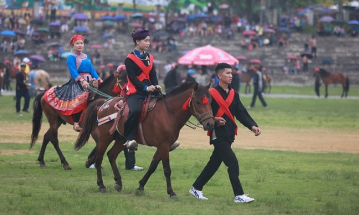 Bắc Hà's white plateau festival attracts thousands of tourists